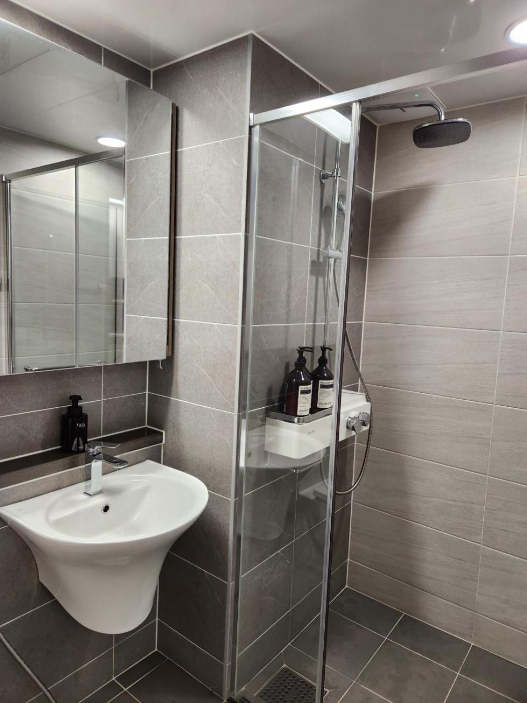 Holiday Apt Gwangan Beach Пусан Экстерьер фото